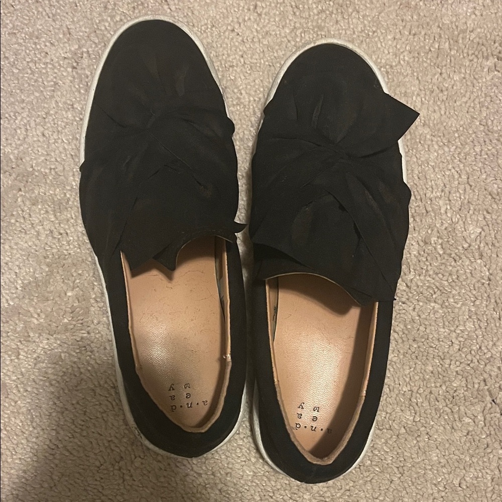 Black Knot Slip-On Flats for Women